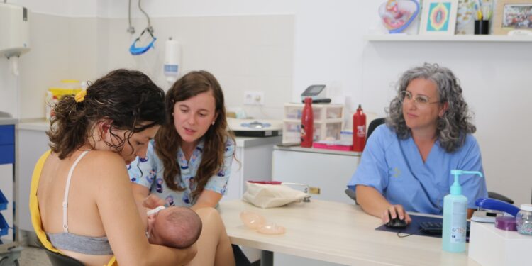 El Centro de Salud de San Bartolomé pone en marcha un servicio especializado de apoyo a la lactancia materna