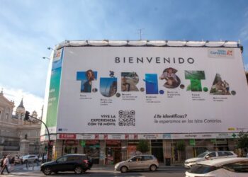 Lona de la campaña de Islas Canarias destinada al turismo nacional