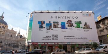 Lona de la campaña de Islas Canarias destinada al turismo nacional