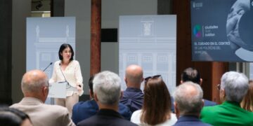 Carolina Darias presenta un proyecto para avanzar en el cuidado de la ciudadanía y el envejecimiento digno 1