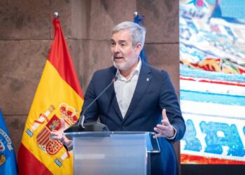 Clavijo urge a la UE a atender a los menores migrantes y pide una financiación directa a las regiones fronterizas