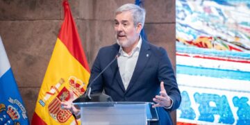 Clavijo urge a la UE a atender a los menores migrantes y pide una financiación directa a las regiones fronterizas