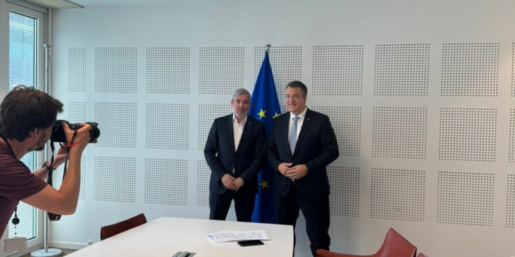 Canarias pide a Bruselas que amplíe más allá de 2030 la exención de tasas de emisión entre islas y con la península