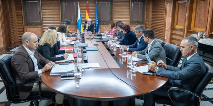 El Gobierno destaca la estabilidad y los avances al ‘modo canario’ como señas de identidad de su gestión