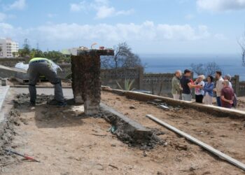 El Ayuntamiento comienza los trabajos de mejora en el entorno del Mirador del Cristo en El Lasso 03