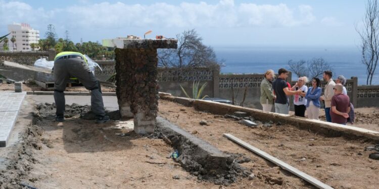 El Ayuntamiento comienza los trabajos de mejora en el entorno del Mirador del Cristo en El Lasso 03