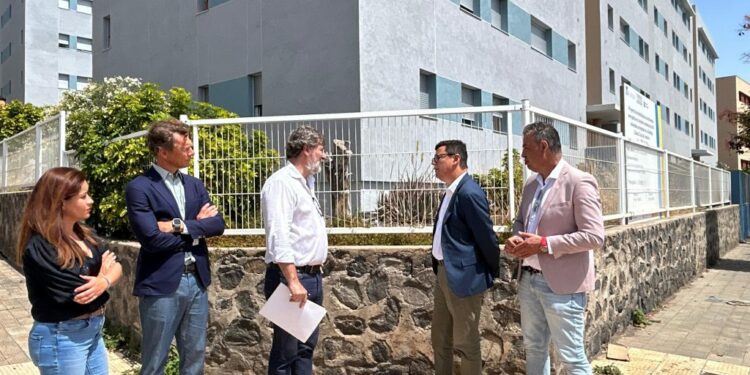 El Gobierno de Canarias invierte más de 3,2 millones de euros en la rehabilitación energética de 110 viviendas en Tenerife 2