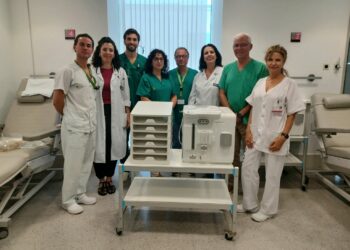 El HUC activa un nuevo servicio de hemodiálisis domiciliaria del que se han beneficiado diecisiete paciente