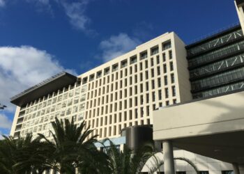 Sanidad destina 9 millones de euros a la rehabilitación de la fachada del Hospital Insular de Gran Canaria