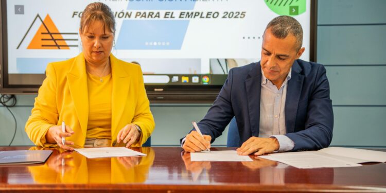 La ESSSCAN y el Colegio Oficial de Fisioterapeutas de Canarias renuevan su colaboración para impulsar la formación