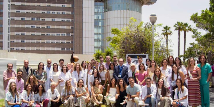 El HUC homenajea a los cuarenta nuevos residentes que terminan su formación en el hospital