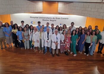 El Hospital Doctor Negrín homenajea a 57 especialistas que han finalizado su período formativo