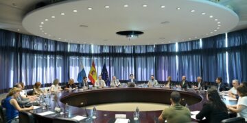 Manuel Domínguez presenta un proyecto para promover la educación financiera en Canarias