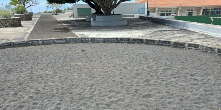 La Consejería recuperará espacios para la lucha canaria en tres centros escolares de Tenerife y La Palma