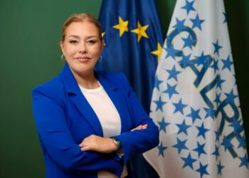 La presidenta del Parlamento canario y de la Calre, Astrid Pérez