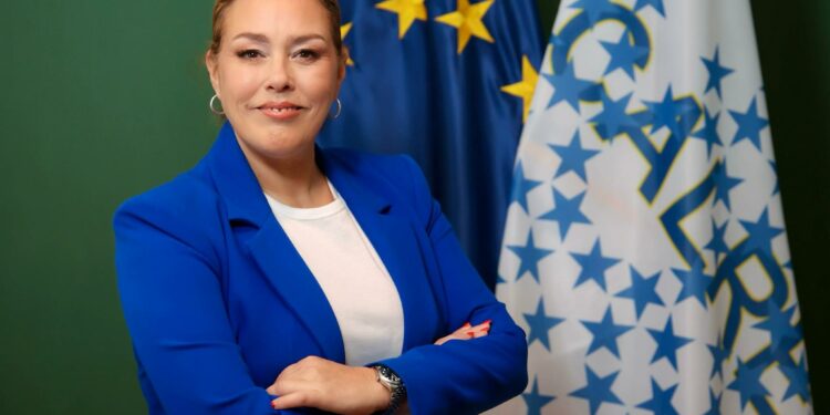 La presidenta del Parlamento canario y de la Calre, Astrid Pérez