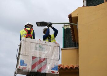 Imagen de archivo de trabajos de cambios de luminarias
