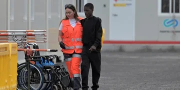 El Gobierno aprueba el protocolo para reubicar a los menores de Canarias, Ceuta y Melilla