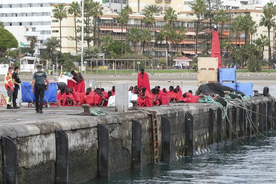 menores Un grupo de personas migrantes, entre ellos varios menores