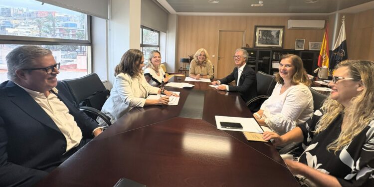 Esther Monzón y AMATe Las Palmas analizan los servicios del SCS para personas con trastorno límite de personalidad