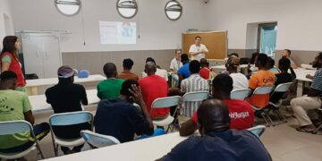 Profesionales de Atención Primaria de Tenerife imparten charlas sobre prevención de ITS en centros de acogida