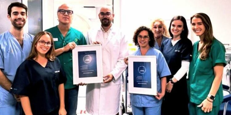 El Doctor Negrín trata a 30 pacientes con ultrasonidos de alta intensidad (HIFU) para eliminar el temblor esencial