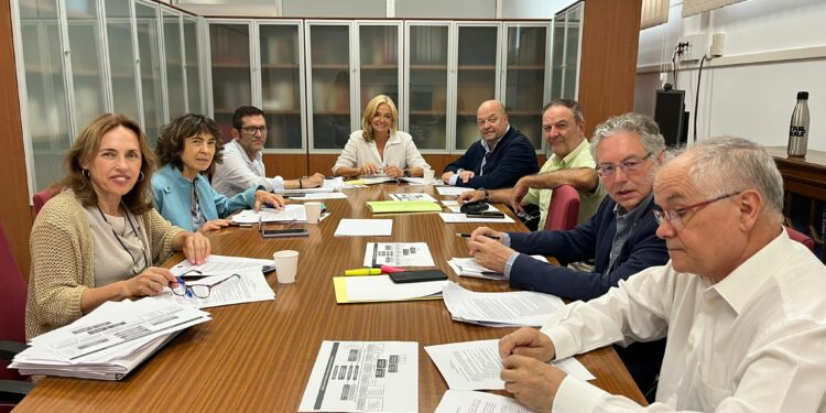 Monzón supervisa los trámites para la creación de la Agencia Canaria de Salud Pública