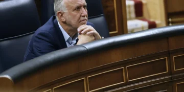 Torres acusa al PP canario de preferir la derrota del Gobierno a la seguridad energética de las islas
