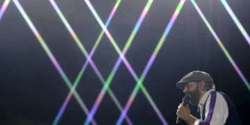 Juan Luis Guerra sube la bilirrubina al público de Gran Canaria con un show apoteósico