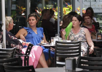 Sanidad activa avisos de riesgo para la salud por exceso de temperaturas en cinco islas