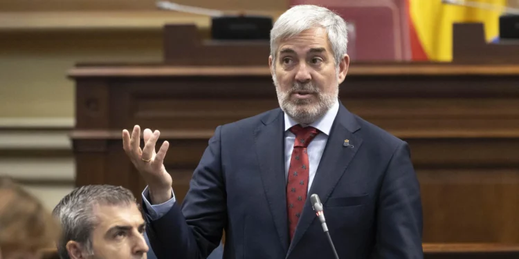 Fernando Clavijo le pide a Pedro Sánchez que se someta a una cuestión de confianza