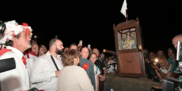 El Hierro cumple el voto a su Patrona en una Bajada multitudinaria tras 8 años de espera