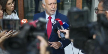 Torres cree una «temeridad» decir que hay delitos en los centros de menores porque están saturados