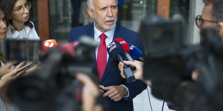 Torres cree una «temeridad» decir que hay delitos en los centros de menores porque están saturados