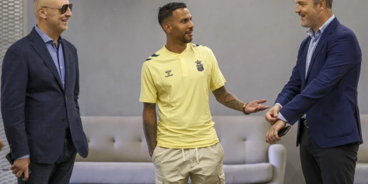 Jonathan Viera: «El club me ha pedido una serie de cosas y yo también las veo, estamos en sintonía»