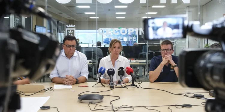 Estabilizado el incendio de Tenerife tras afectar unas 70 hectáreas de matorral y retama