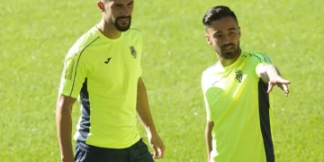 El Tenerife ficha al experimentado defensa central Álvaro González por dos temporadas