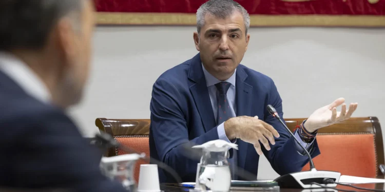 Manuel Domínguez reitera que no se harán extracciones de tierras raras en Fuerteventura