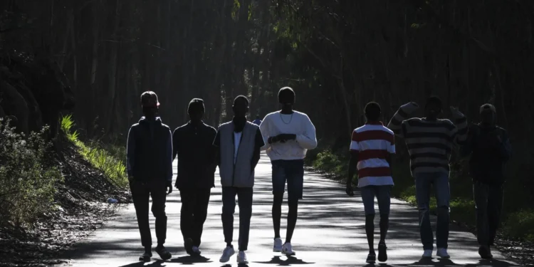Cincuenta chicos mayores de 16 años, primeros solicitantes de asilo transferidos al Estado