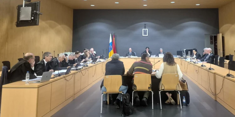 Los peritos judiciales ratifican las irregularidades que apreciaron en los contratos de Sercanarias con Emalsa
