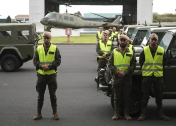El Ejército despliega en Tenerife 920 patrullas y dos helicópteros contra los incendios
