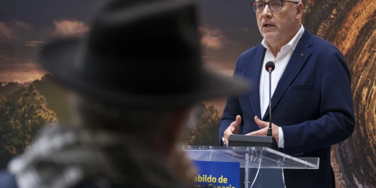 Un libro acerca la importancia de Risco Caído a la población para impulsar su divulgación