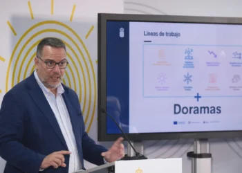 Educación presenta un plan con 65 medidas para reducir la burocracia del profesorado en Canarias