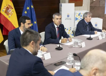 El Gobierno de Canarias inicia con empresarios, sindicatos, autónomos y universidades el camino para mejorar la productividad