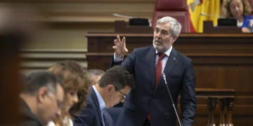 Dos de cada tres canarios quieren un cambio de presidente en el archipiélago, según el CIS