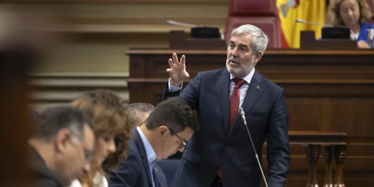 Dos de cada tres canarios quieren un cambio de presidente en el archipiélago, según el CIS