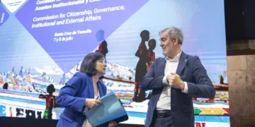 El Comité de las Regiones de la UE debate el «ejemplo sorprendente» de Canarias en la gestión de los menores migrantes