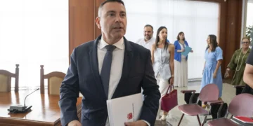 La moción contra Pedro Sánchez tensa el pacto de gobierno de CC y PP en el Cabildo de Lanzarote