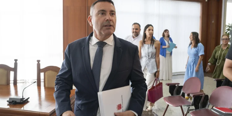 La moción contra Pedro Sánchez tensa el pacto de gobierno de CC y PP en el Cabildo de Lanzarote