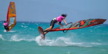 Cuarenta competidores luchan por el podio en el ‘Freestyle’ del Campeonato de Windsurf de Fuerteventura